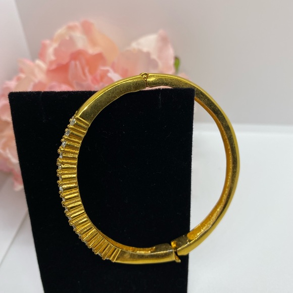 Vintage gold tone rhinestone clasp bracelet - Picture 2 of 5